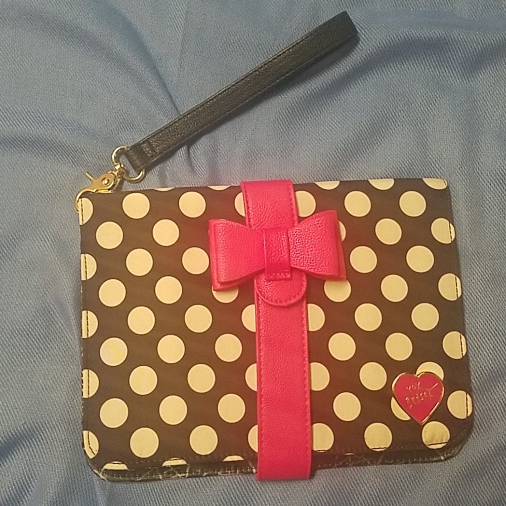 Betsey Johnson Case/organizer?